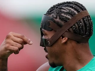 John Kennedy treinou com máscara de proteção nesta terça-feira