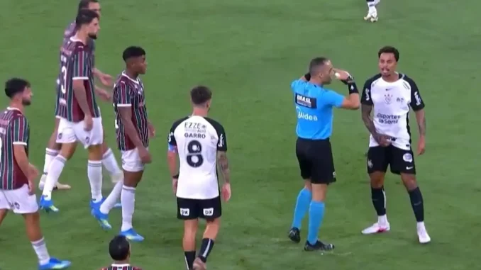 Allan pediu desculpas pelo gesto obsceno direcionado ao meia Lucho Acosta, do Fluminense