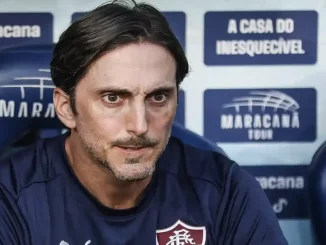 Luis Zubeldía precisa rever a formação tática do Fluminense