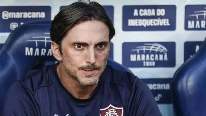 Luis Zubeldía precisa rever a formação tática do Fluminense