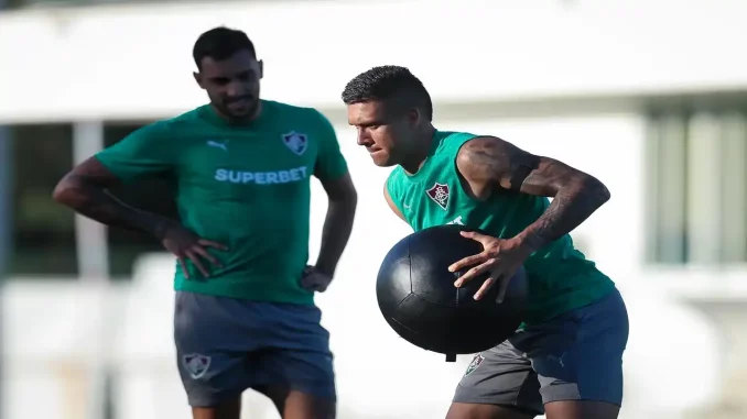Após investimento de R$ 25 milhões, zagueiro colombiano Julián Millán tem estreia confirmada por Luis Zubeldía; veja quando o defensor deve assumir a vaga na zaga tricolor