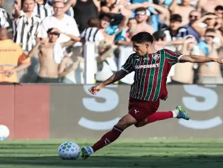 Savarino foi o melhor do Fluminense na Vila Belmiro contra o Santos