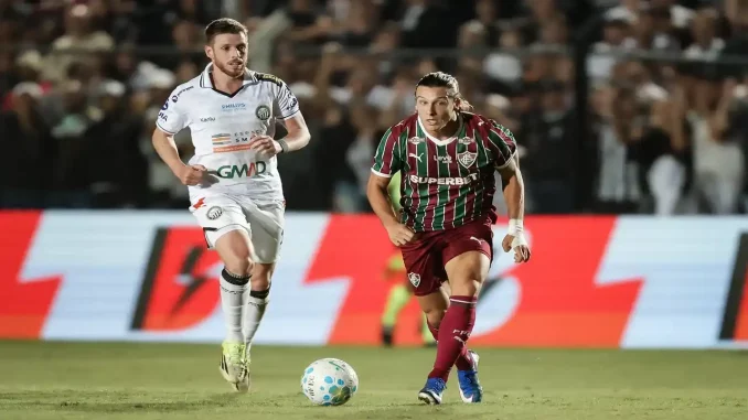 Canobbio em ação pelo Fluminense