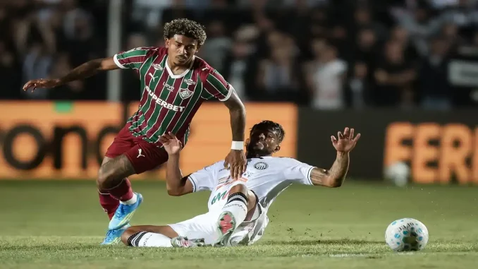 John Kennedy em ação pelo Fluminense
