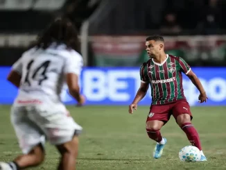 Alisson em ação pelo Fluminense