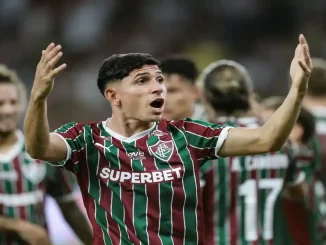 Savarino comandou o Fluminense na vitória sobre a Chapecoense