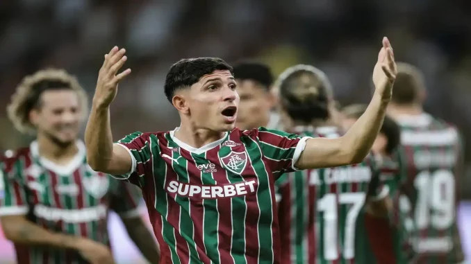 Savarino comandou o Fluminense na vitória sobre a Chapecoense