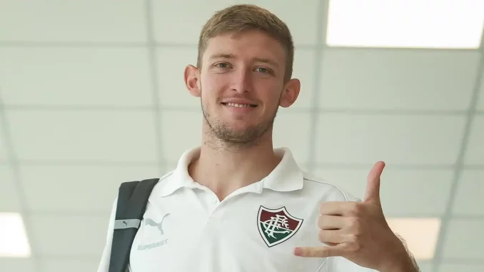 Fluminense embarcou para o duelo contra o Bolívar