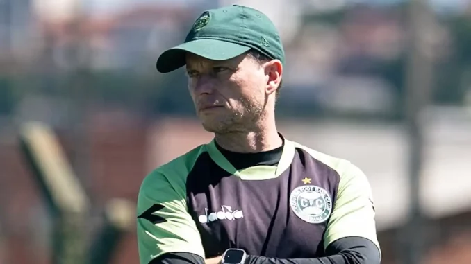 Fernando Seabra tem duas dúvidas para definir o Coritiba contra o Fluminense