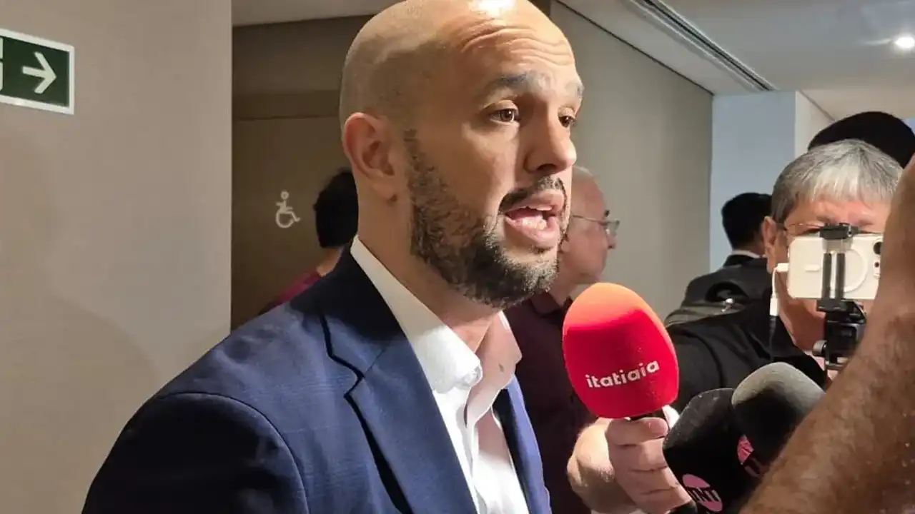 O dano histórico da submissão da diretoria do Fluminense