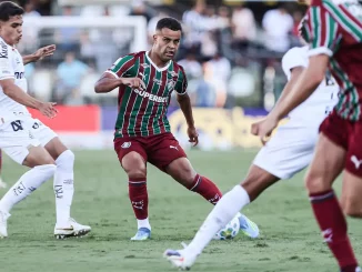 Alisson foi a grande novidade no meio-campo do Fluminense contra o Santos