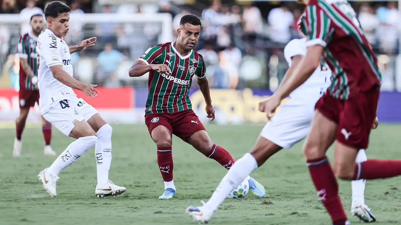 Zubeldía diz o que achou do esquema com três volantes no Flu