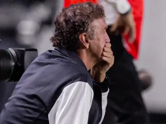 Santos está pressionado após tropeço no meio de semana