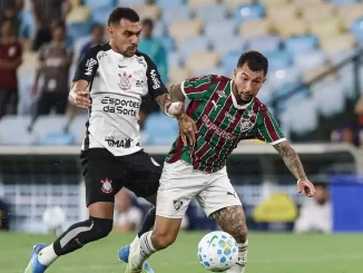 Lucho Acosta em ação pelo Fluminense contra o Corinthians