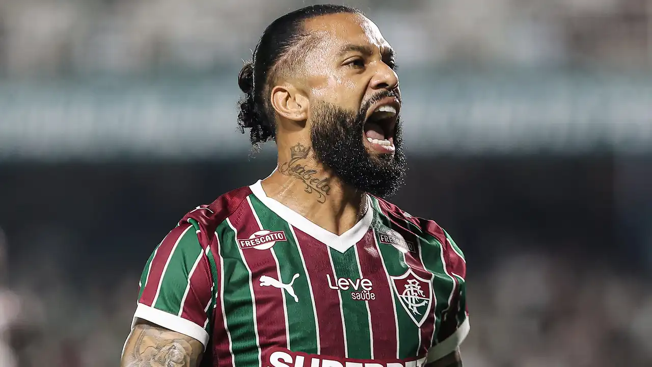 Zubeldía justifica entrada de Otávio e saídas de titulares