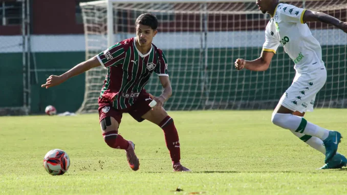 Júlio Fidelis protagonizou lance impressionante pelo Sub-20
