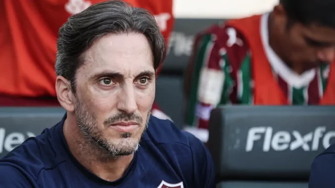 Zubeldía explicou as escolhas feitas contra o Santos