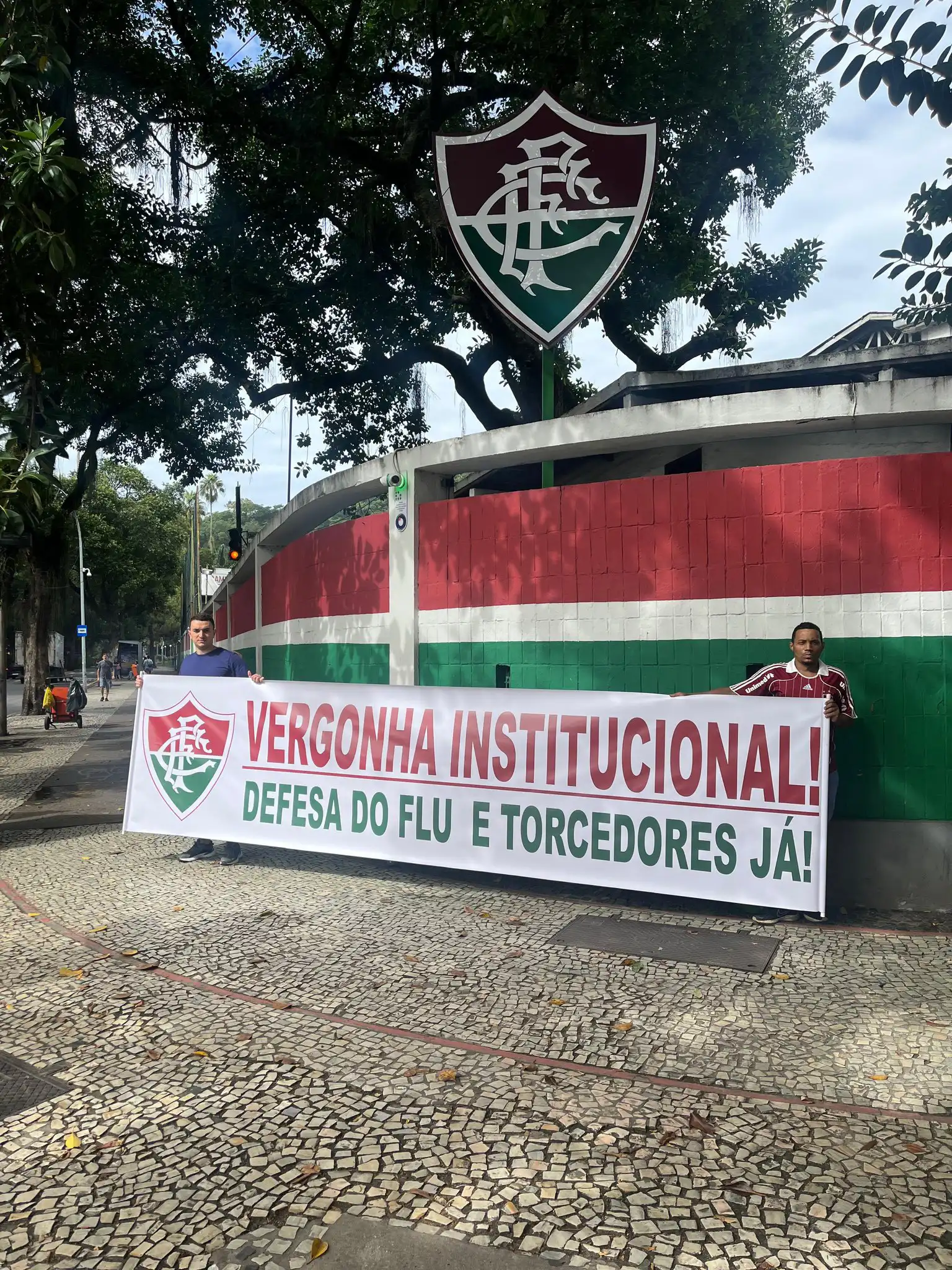Torcedores protestaram nas Laranjeiras neste sábado