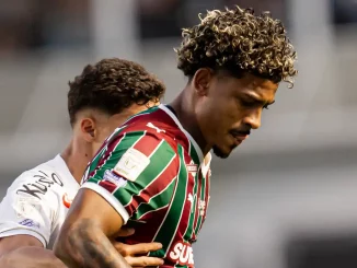 Autor de gol decisivo, John Kennedy passou mal contra o Santos