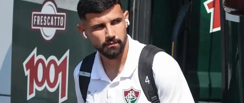 Torcedores cobram da diretoria do Fluminense o adiamento do jogo contra a Chapecoense