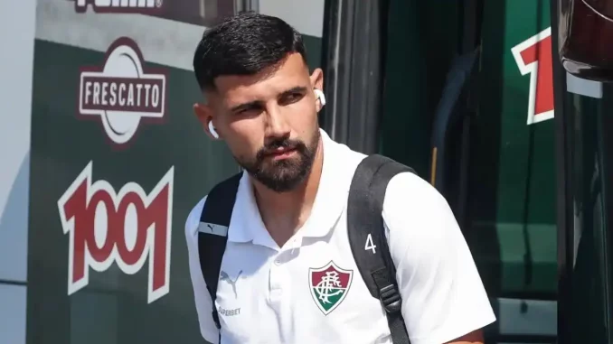 Torcedores cobram da diretoria do Fluminense o adiamento do jogo contra a Chapecoense