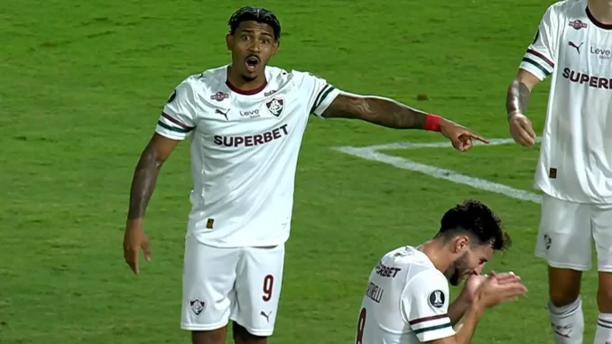 Comentarista afirmou que o Fluminense teve dois pênaltis ignorados pela arbitragem