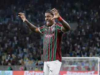 John Kennedy marcou o primeiro do Fluminense na vitória por 3 a 1 sobre o Corinthians