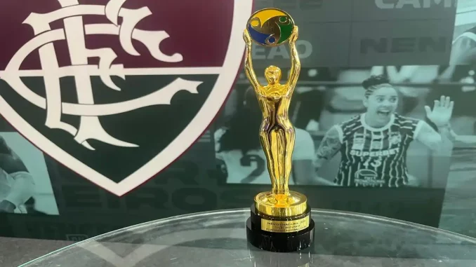 Fluminense recebe Prêmio FENACLUBES 2025 de Clube Histórico