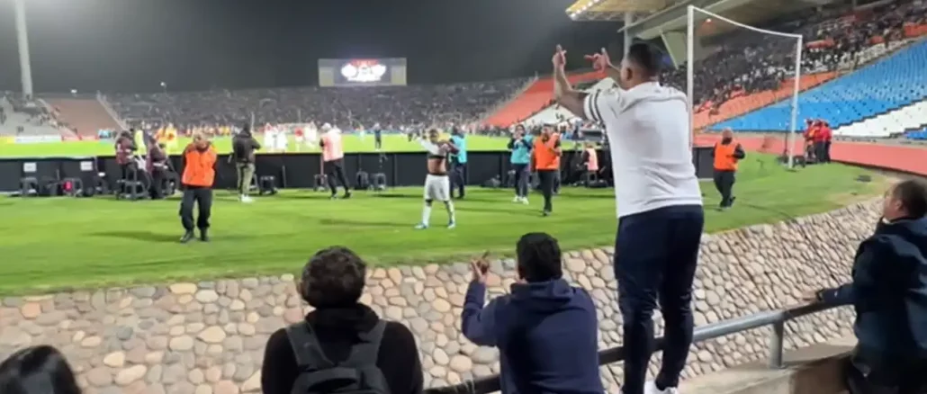 Torcida do Fluminense protestou após o empate com o Rivadavia