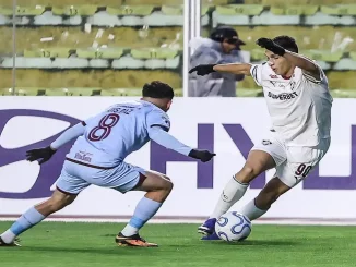 Confira a análise de Lindinor Larangeira sobre a crise do Fluminense na Libertadores: lanterna do grupo, erros de Zubeldía e o peso da gestão no campo.