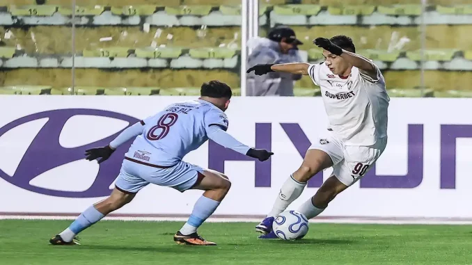 Confira a análise de Lindinor Larangeira sobre a crise do Fluminense na Libertadores: lanterna do grupo, erros de Zubeldía e o peso da gestão no campo.