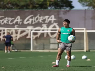 Soteldo merece uma chance entre os titulares do Fluminense