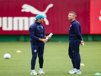 O técnico Luis Zubeldía deve repetir a base que venceu o São Paulo; Vinicius Toledo opina sobre a situação de Soteldo.