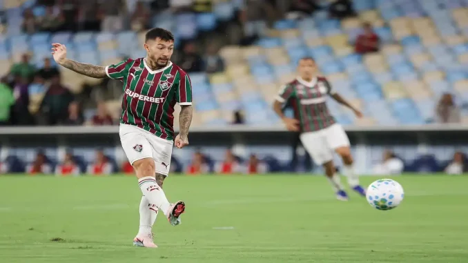 Lucho Acosta é o comandante do meio-campo do Fluminense
