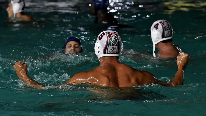Começo avassalador! O Fluminense conquistou duas vitórias no primeiro dia da Super Liga Sul-Americana de Polo Aquático em Laranjeiras. Confira.
