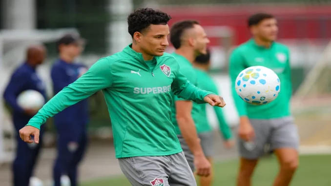 Guilherme Arana estará entre os titulares do Fluminense para decisão na Libertadores