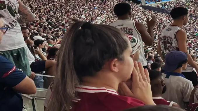 Torcida do Fluminense no Setor Sul do Maracanã