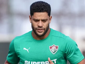Hulk treinou pela primeira vez no CT Carlos Castilho