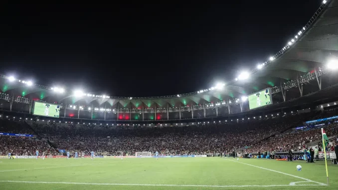 Mais de 62 mil torcedores estiveram no Maracanã para apoiar o Fluminense contra o Bolívar
