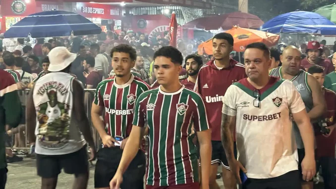 Acompanhe em tempo real a movimentação da torcida do Fluminense no Maracanã