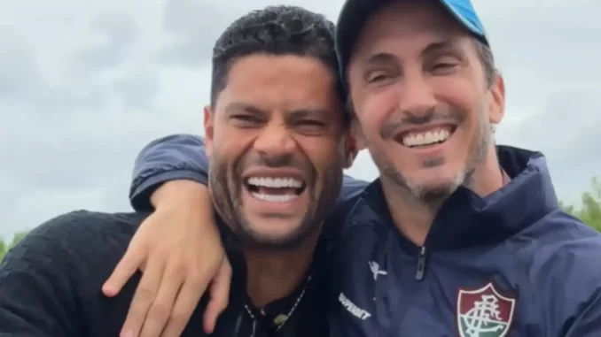 Hulk se apresentou no CT Carlos Castilho