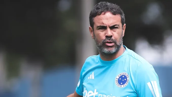 Arthur Jorge tem apenas uma dúvida para definir o Cruzeiro contra o Fluminense