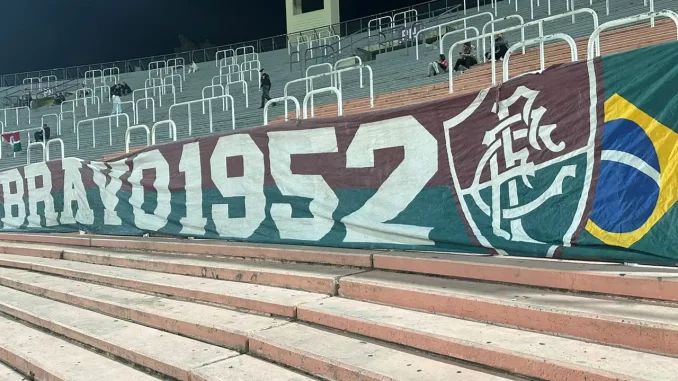 Faixas da torcida do Fluminense foram retiradas do Estádio Malvinas Argentinas