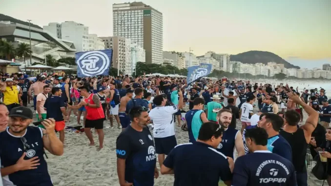 Imprensa argentina destaca provocação da torcida do Independiente Rivadavia contra o Fluminense nas oitavas da Libertadores: "A amizade acabou".