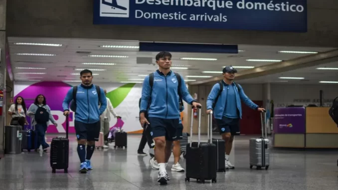 Bolivar desembarca no Rio e treinara no CT do Flamengo