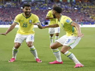 Lucas Paquetá e Matheus Cunha comemoram gol do Brasil sobre a Escócia, em Miami, pela Copa do Mundo Créditos: Rafael Ribeiro/CBF