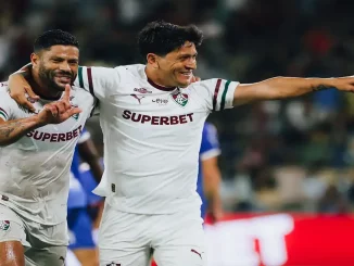 Hulk e Germán Cano comemorando o gol do Fluminense