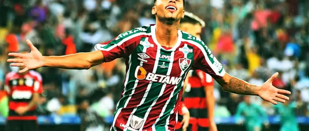 Alexsander parabenizou o Fluminense