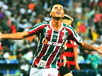 Alexsander parabenizou o Fluminense