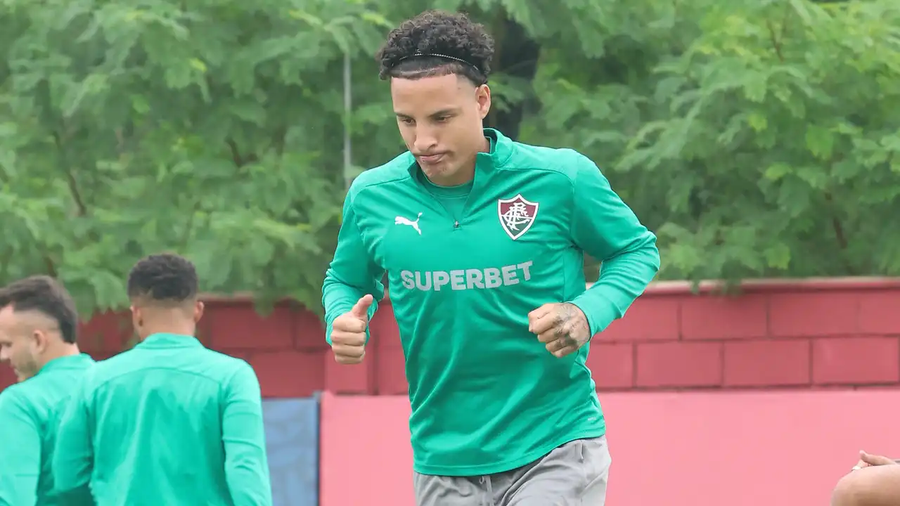 Guilherme Arana pode reforçar o Fluminense diante do Vasco